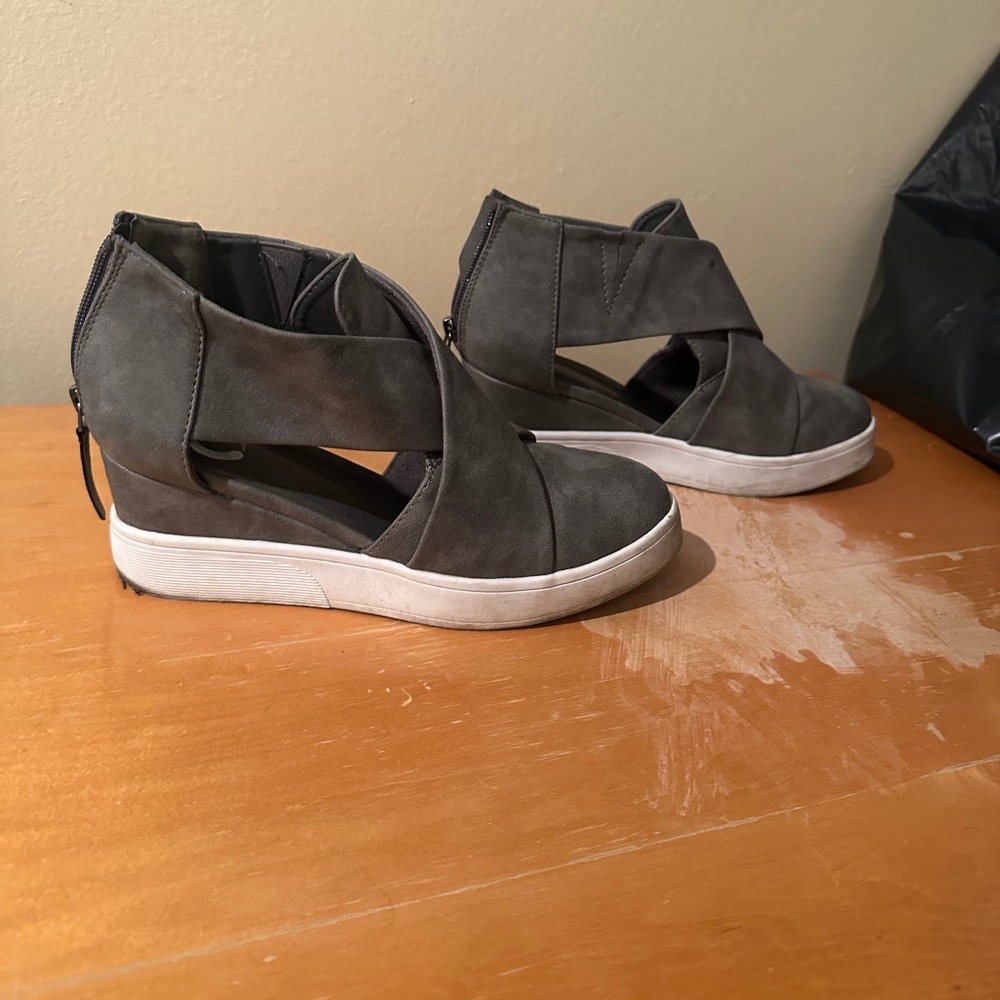Women’s Sneakers